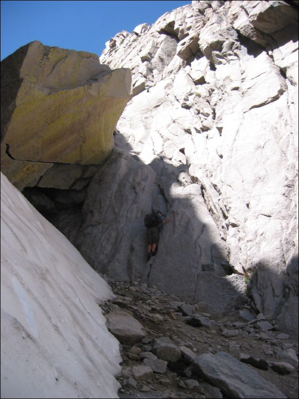 2005-08-13 Kearsarge Pinnacles (27) Climbing down tricky chute